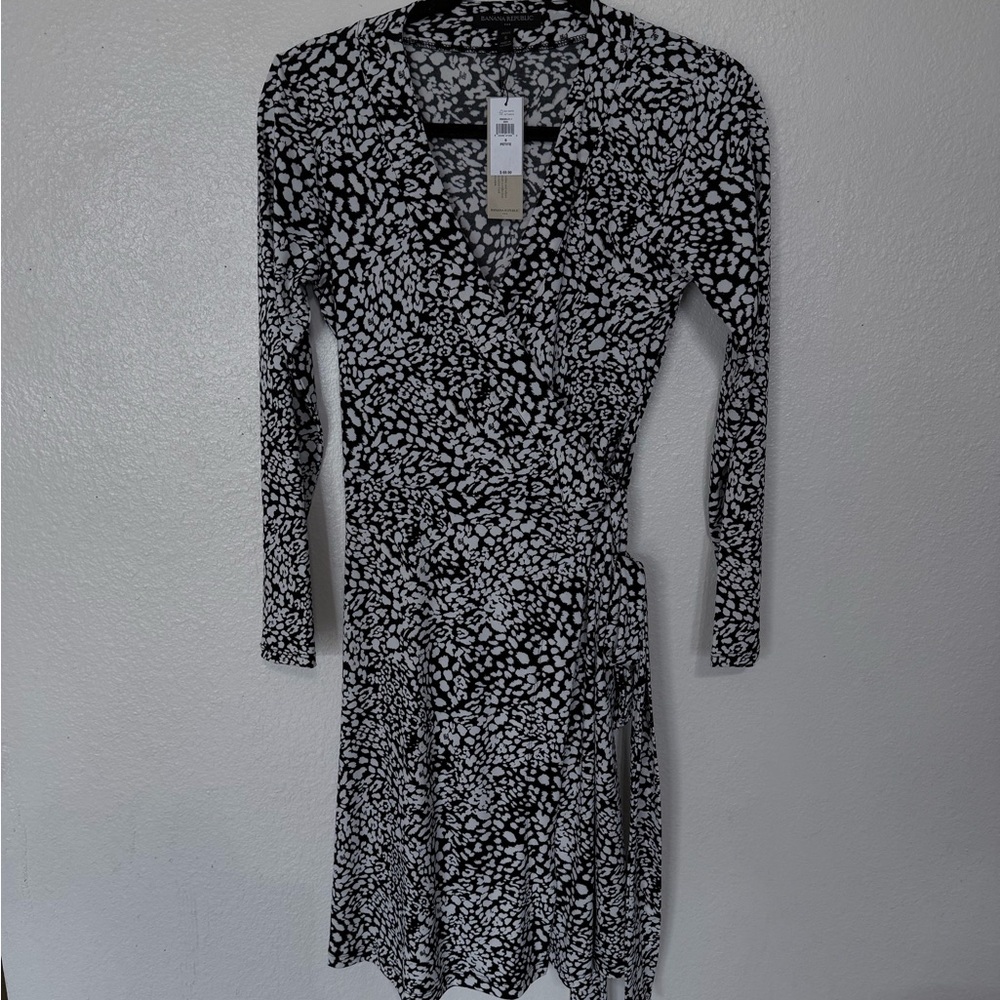 Banana Republic Monochrome Long Sleeve Dress